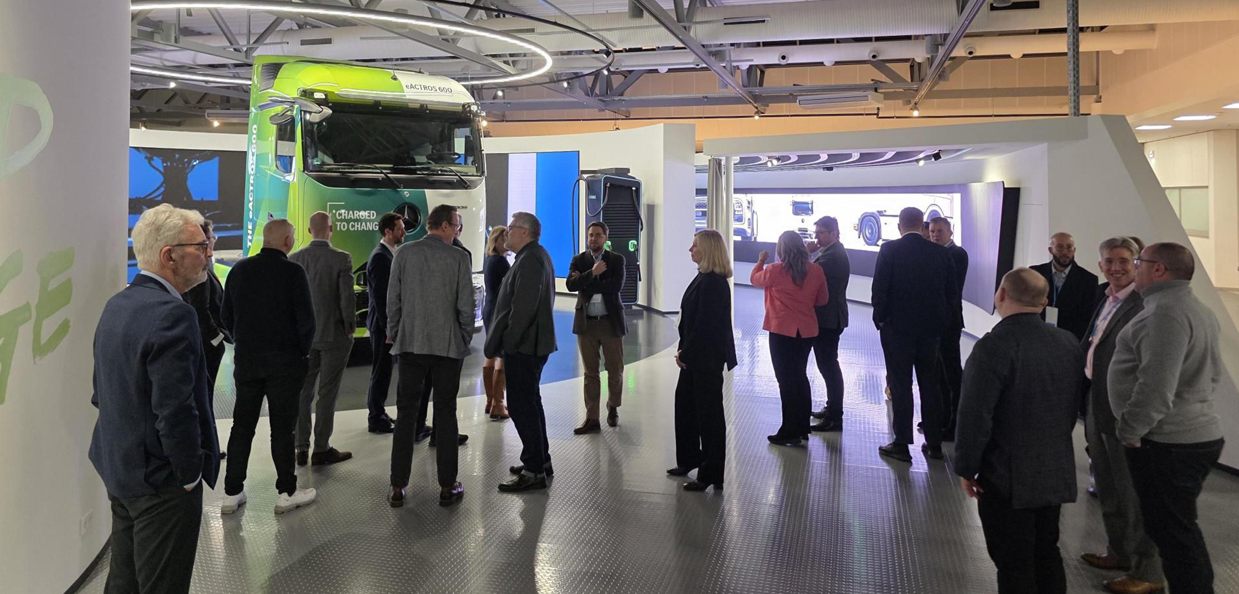 IRU Technology and Innovation Roundtable at Daimler pushes interoperability