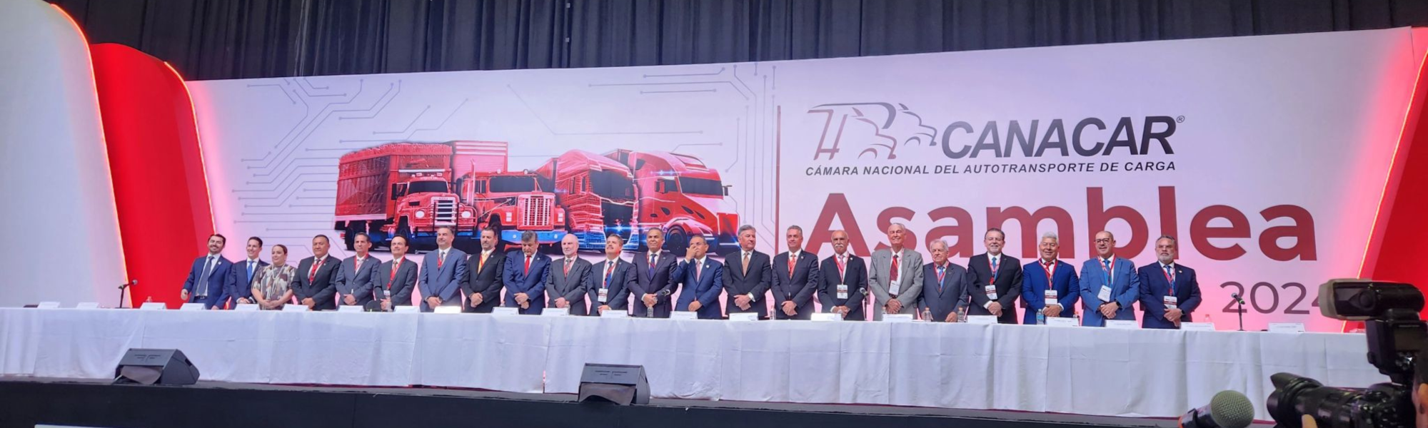IRU member CANACAR discussed the role of women in Mexico&rsquo;s trucking industry and elected new leaders at its General Assembly.