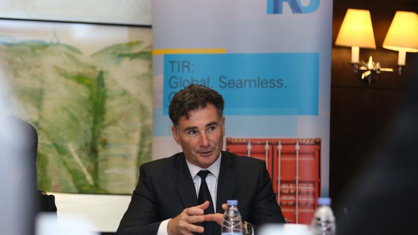 中国中央电视台新闻频道对国际道路运输联盟秘书长采访的报道