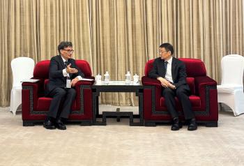 Umberto de Pretto with Li Yang, Vice Minister of China's Ministry of Transport